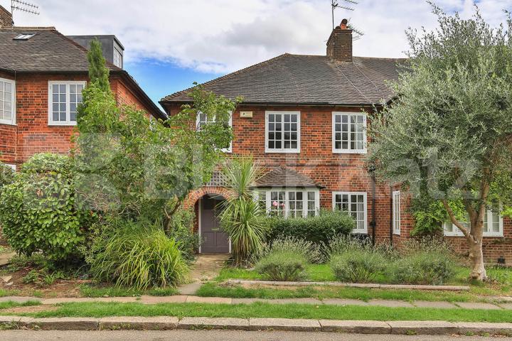 Stunning House on a private residential street located in Muswell hill Cascade Avenue, Muswell Hill 